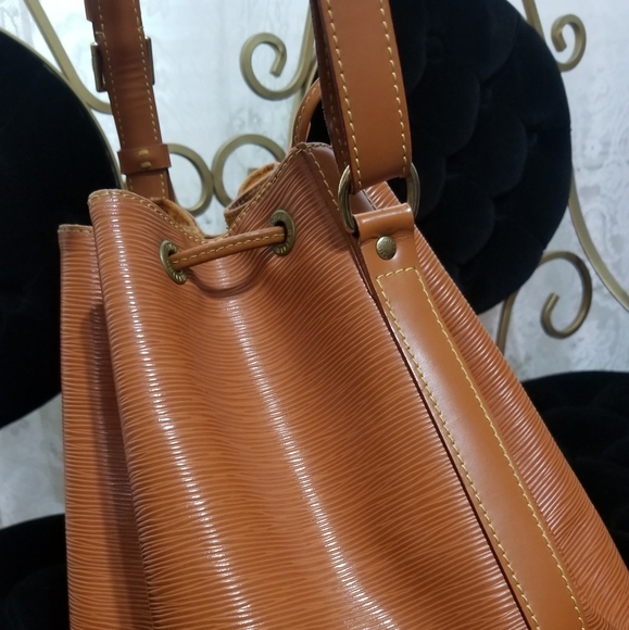 Louis Vuitton epi petit noe - Picture 9 of 16